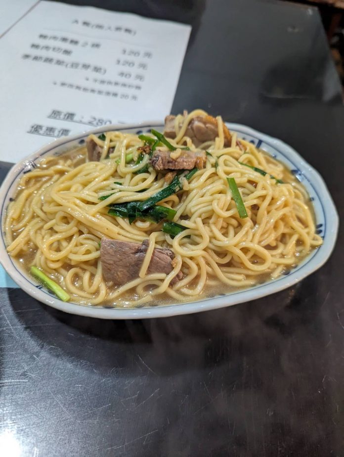 新竹鴨肉麵的鴨肉炒麵